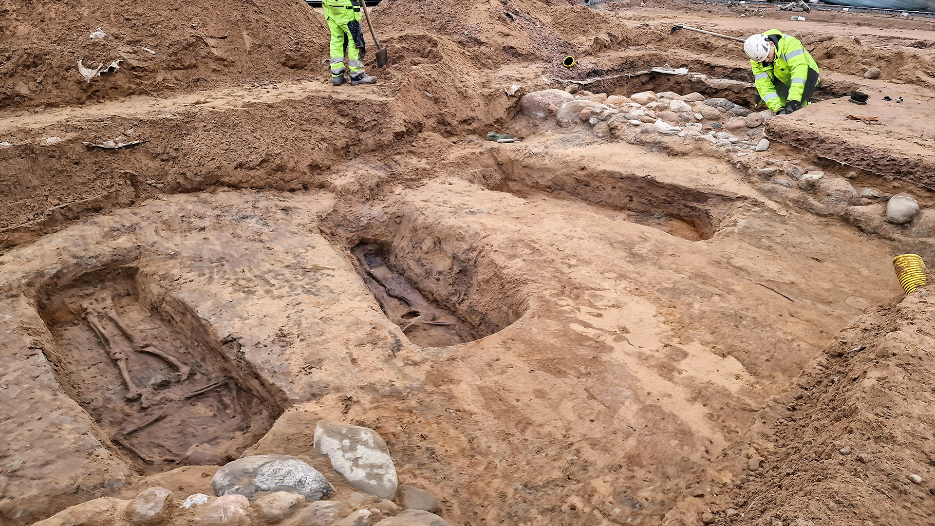 Le chantier de fouilles d'Halmstad en Suède a mobilisé des dizaines d'archéologues qui ont fouillé 49 tombes. Avec des découvertes surprenantes... © Kulturmiljö Halland, Stiftelsen Hallands länsmuseer
