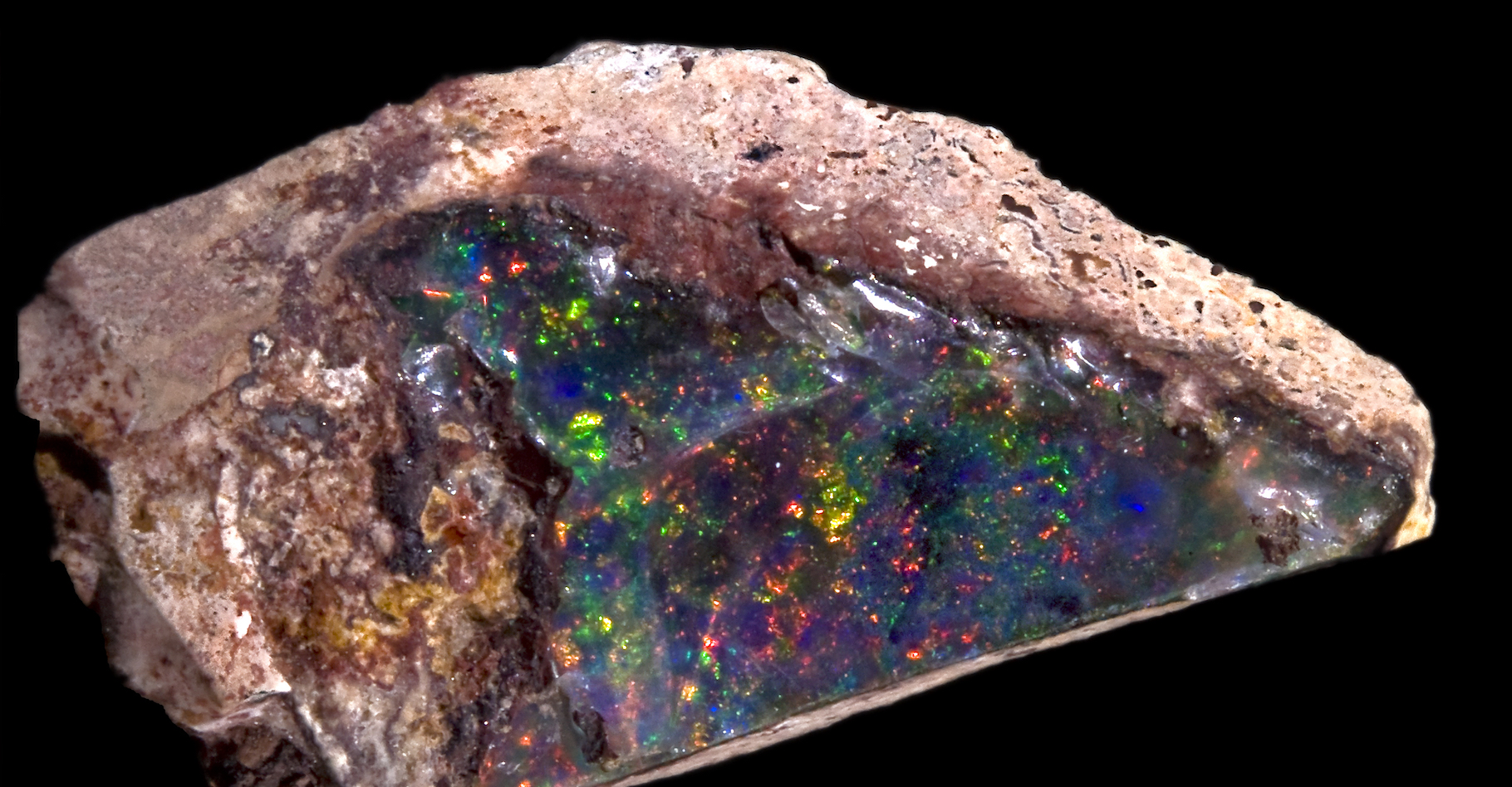 L’opale désignée par les scientifiques par les lettres AG est la plus connue des opales. Elle est amorphe, la lettre A désignant justement ce caractère particulier pour un minéral. © Didier Descouens, Wikipédia, CC by-sa&nbsp;4.0