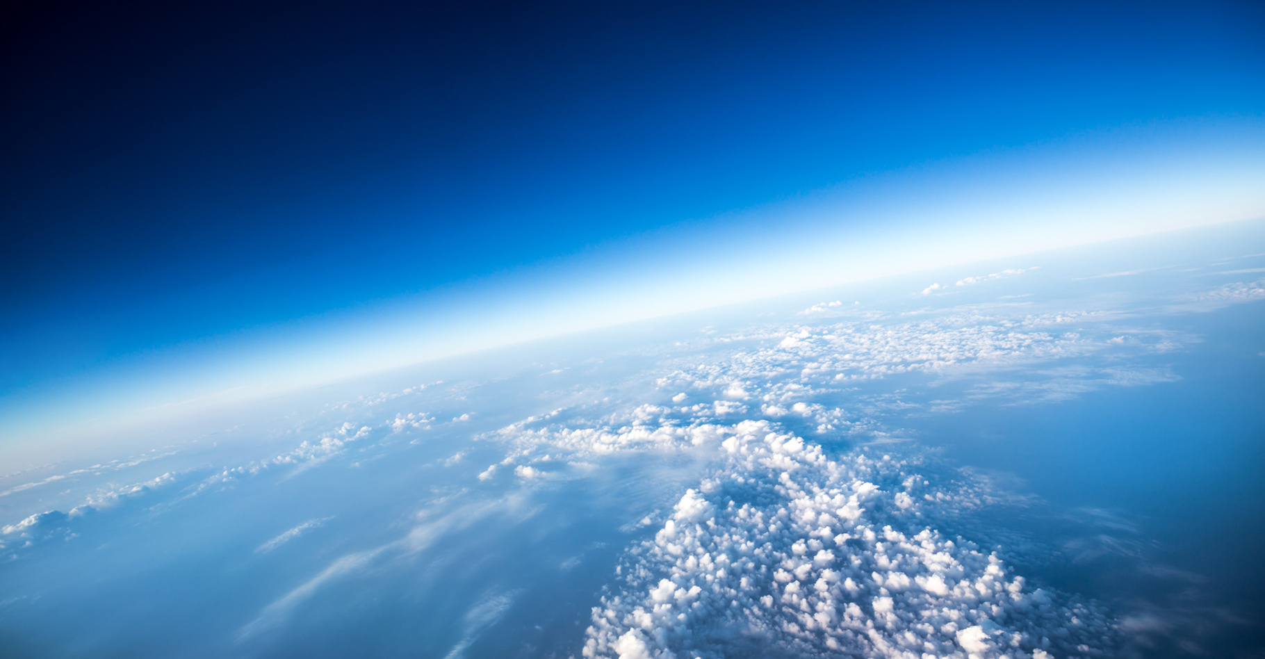 Dans la haute atmosphère, une couche d’ozone nous protège des rayons UV du Soleil. © Andrey Armyagov, Fotolia    
