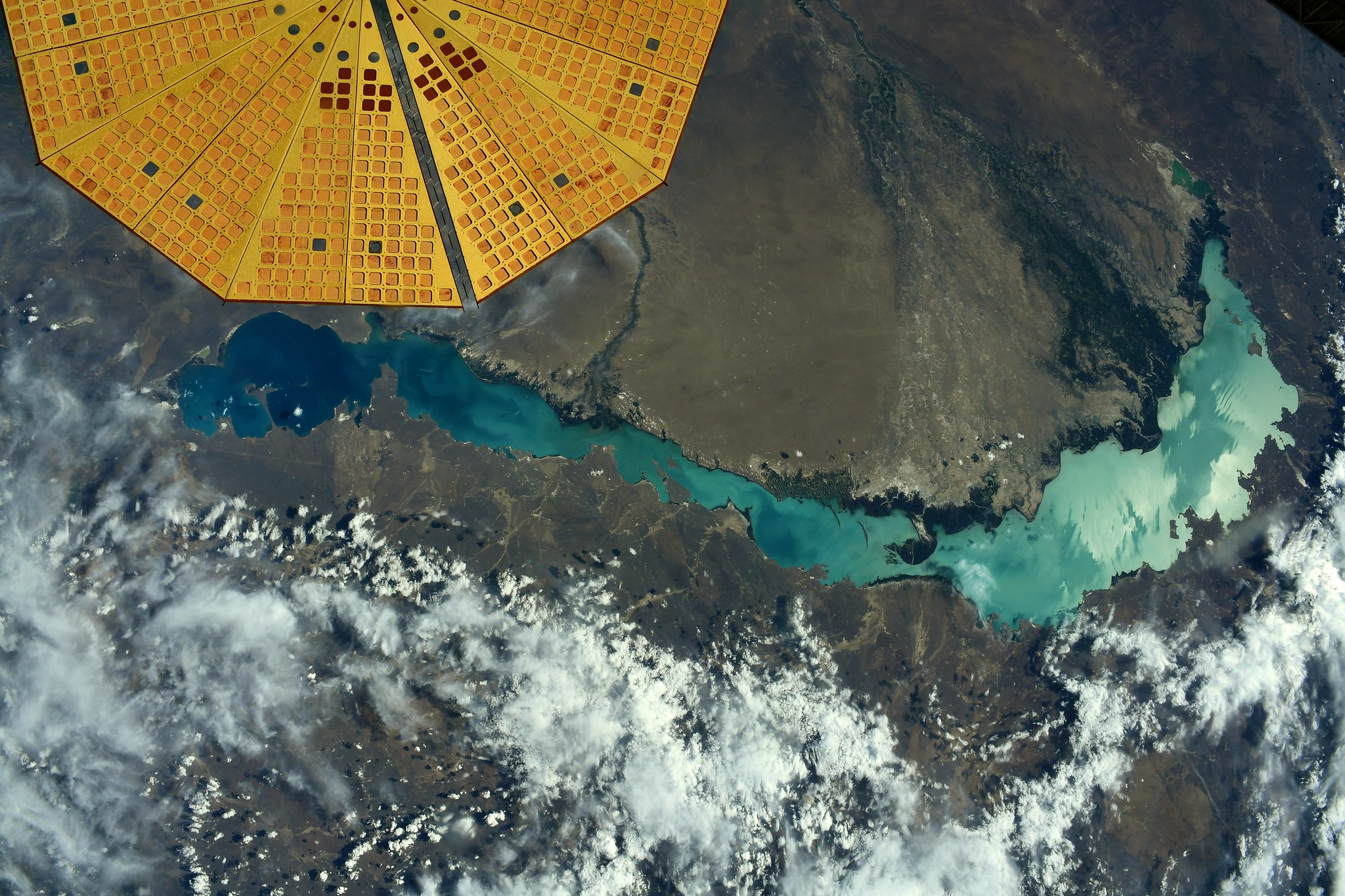 Mise à jour de l'astronaute français qui pensait&nbsp;prendre en photo le lac Baïkal : « C'était le mauvais lac ! Il s'agit du lac Balkhach au Kazakhstan ». © ESA/Nasa–Thomas&nbsp;Pesquet