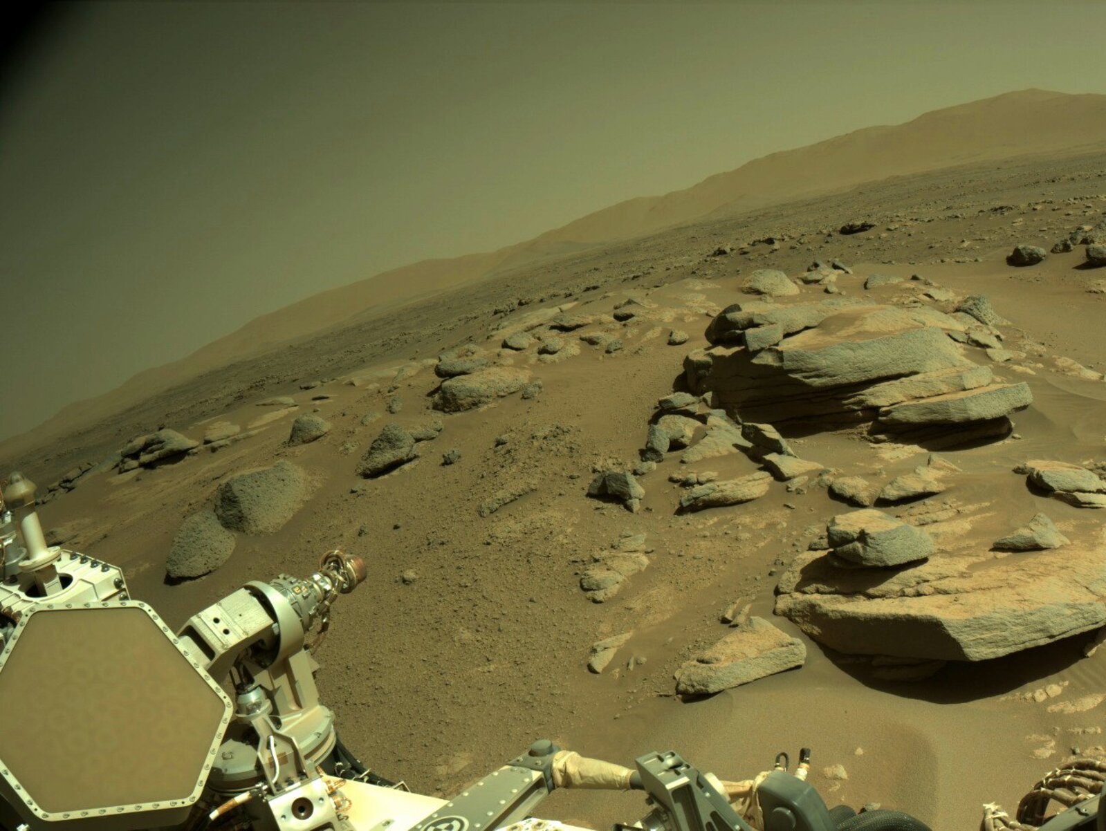 Et un 14e vol réussi au-dessus de Mars ! Après plusieurs semaines de silence en raison de l'orbite de la planète, le rover martien Perseverance et le drone Ingenuity se sont remis en activité.