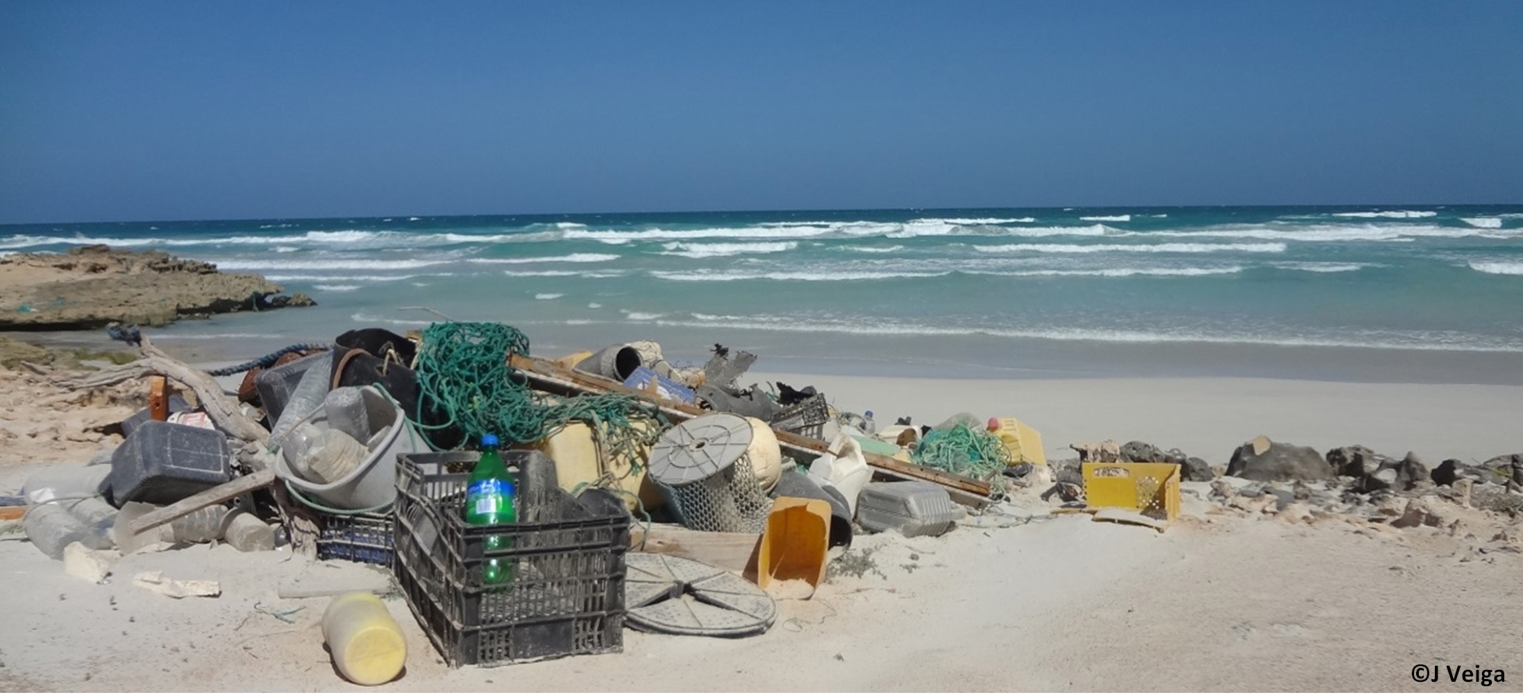 Tôt ou tard, une grande partie des déchets en plastique terminent leur vie dans les océans. © J. Veiga