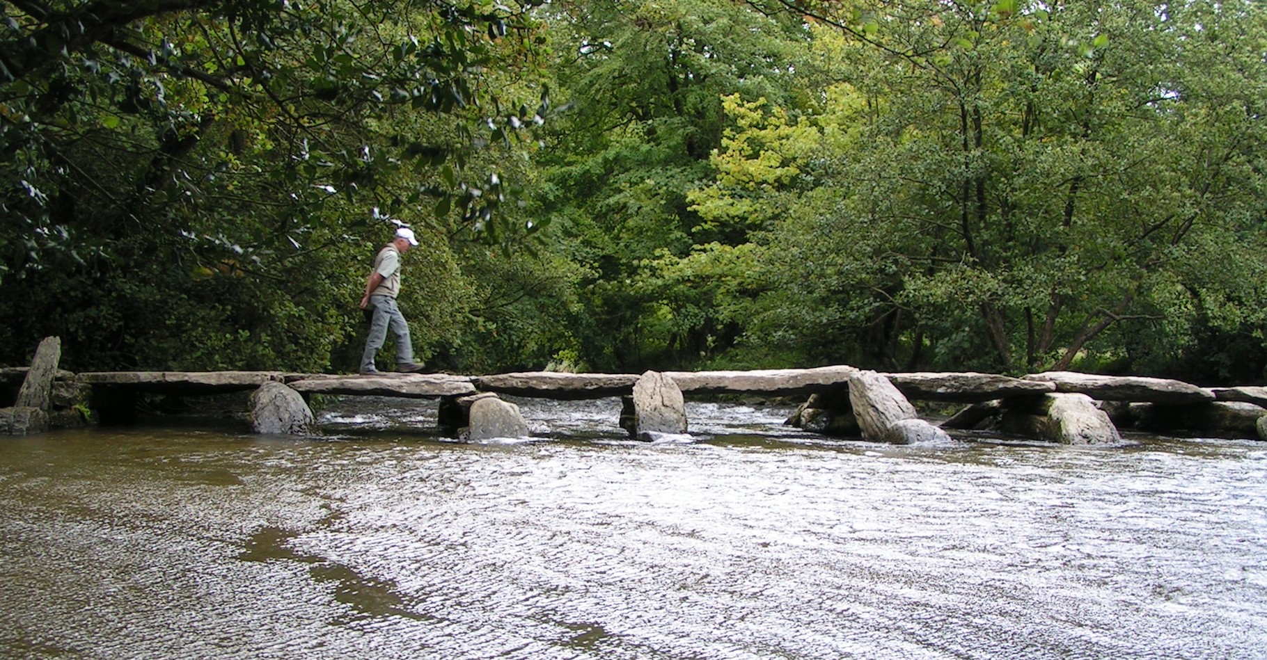Les premiers ponts étaient très rudimentaires. Aujourd’hui, certains permettent de franchir de nombreux obstacles et on les appelle plutôt des viaducs. © Stefan Kühn, Wikipedia, CC by-sa 3.0