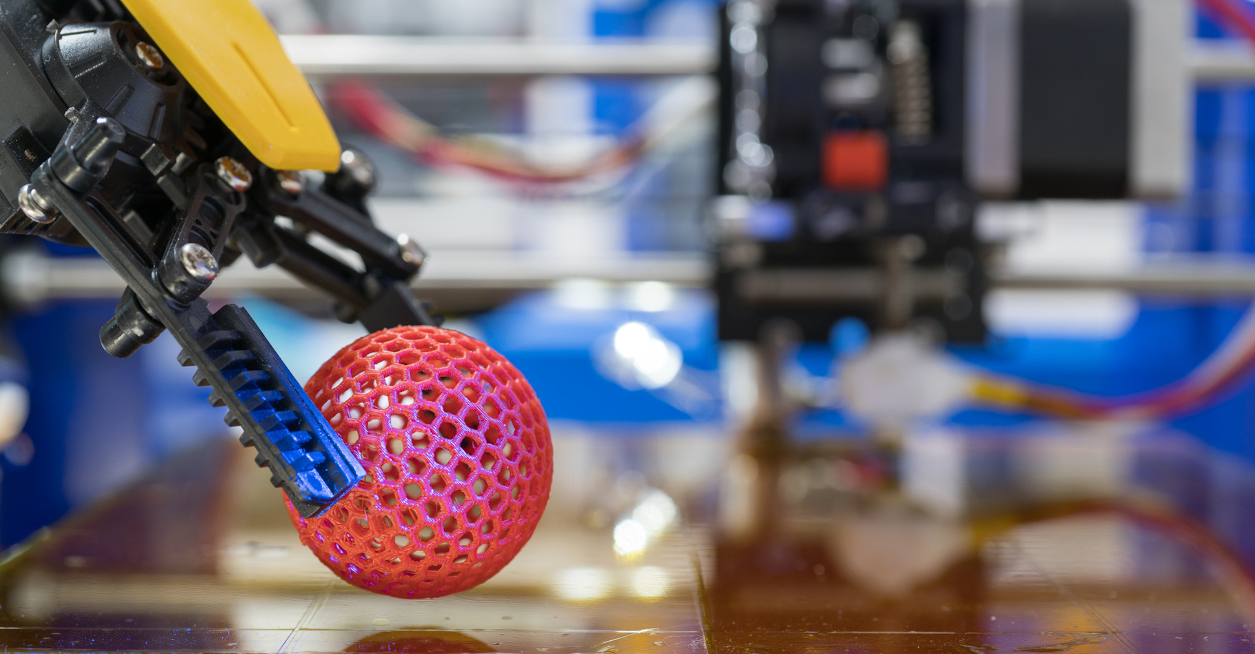 Les makers s'appuient notamment sur l'impression 3D et la fabrication additive. © science photo, Adobe Stock