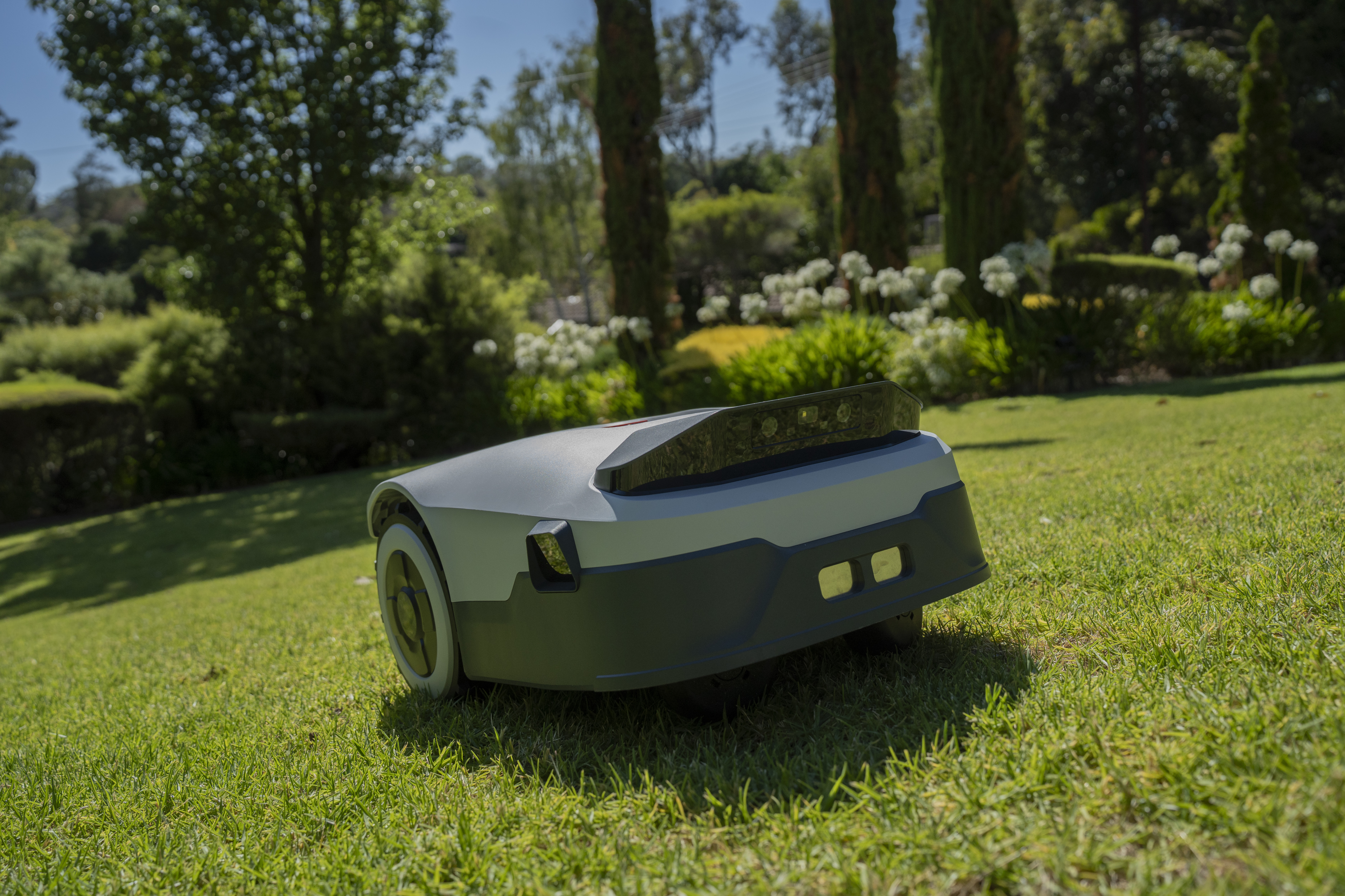 Lancé en mars 2025, le robot tondeuse Genie de Anthbot s'est rapidement hissée en tête des ventes Amazon © Anthbot