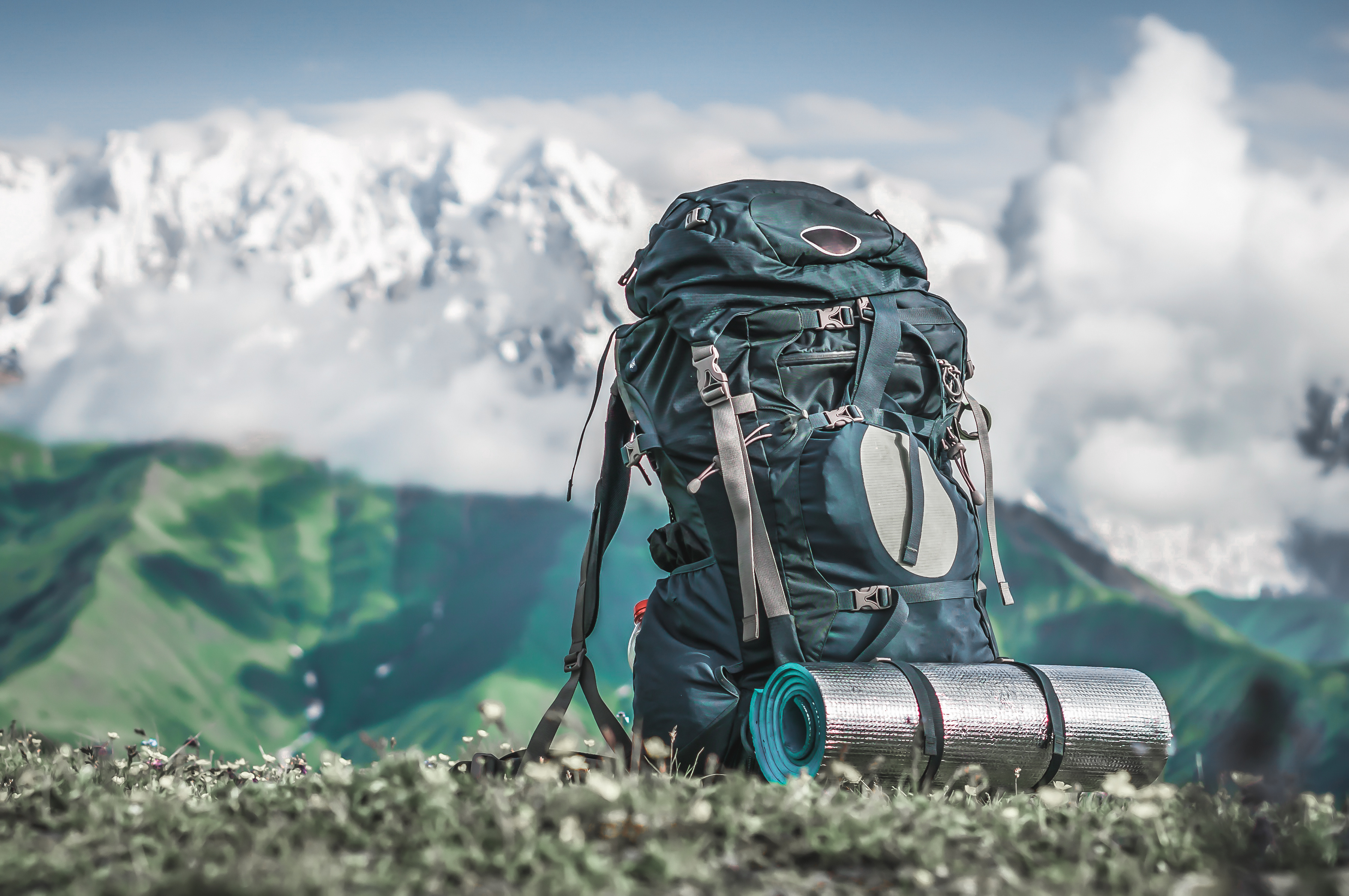 Il est important de s'équiper d'un bon sac à dos avant de partir en randonnée © andriano_cz, Adobe Stock