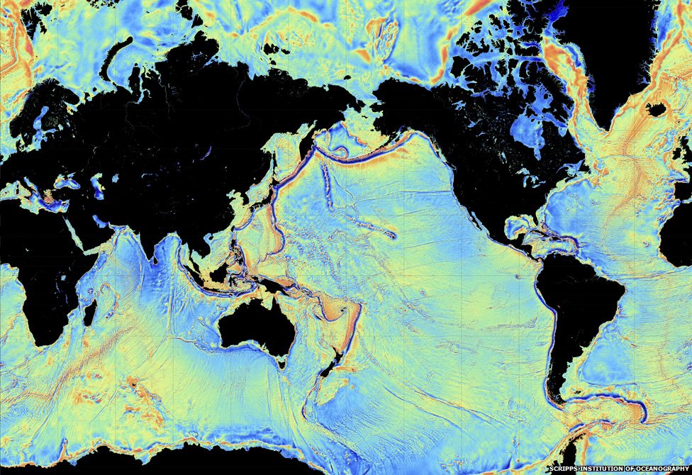 Cette carte rendue publique en octobre 2014 montre les anomalies du champ de gravitation de la Terre. Les couleurs allant du bleu au rouge indiquent des valeurs allant de -200 mGal à 200 mGal environ. Les dorsales océaniques et les reliefs élevés sur les plaines abyssales générant localement un champ de gravité plus forte sont en rouge. Les anomalies permettent donc de remonter à la topographie des fonds sous-marins. © Scripps Institution of Oceanography