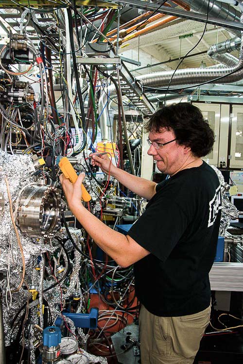 Les ingénieurs de Stanford et du Lawrence Berkeley National Laboratory ont utilisé les rayons X ultra-brillants de l’Advanced Light Source pour étudier les réactions en cours au cœur de piles à combustible. © Michael Machala