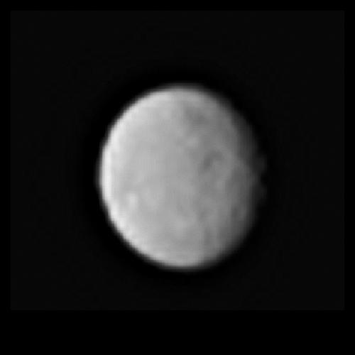 La sonde spatiale Dawn a photographié Cérès le 13 janvier 2015, alors qu'elle se situait à 383.000 km de sa surface. L'image laisse deviner la présence de cratères. © Nasa, JPL-Caltech, Ucla, MPS, DLR, IDA