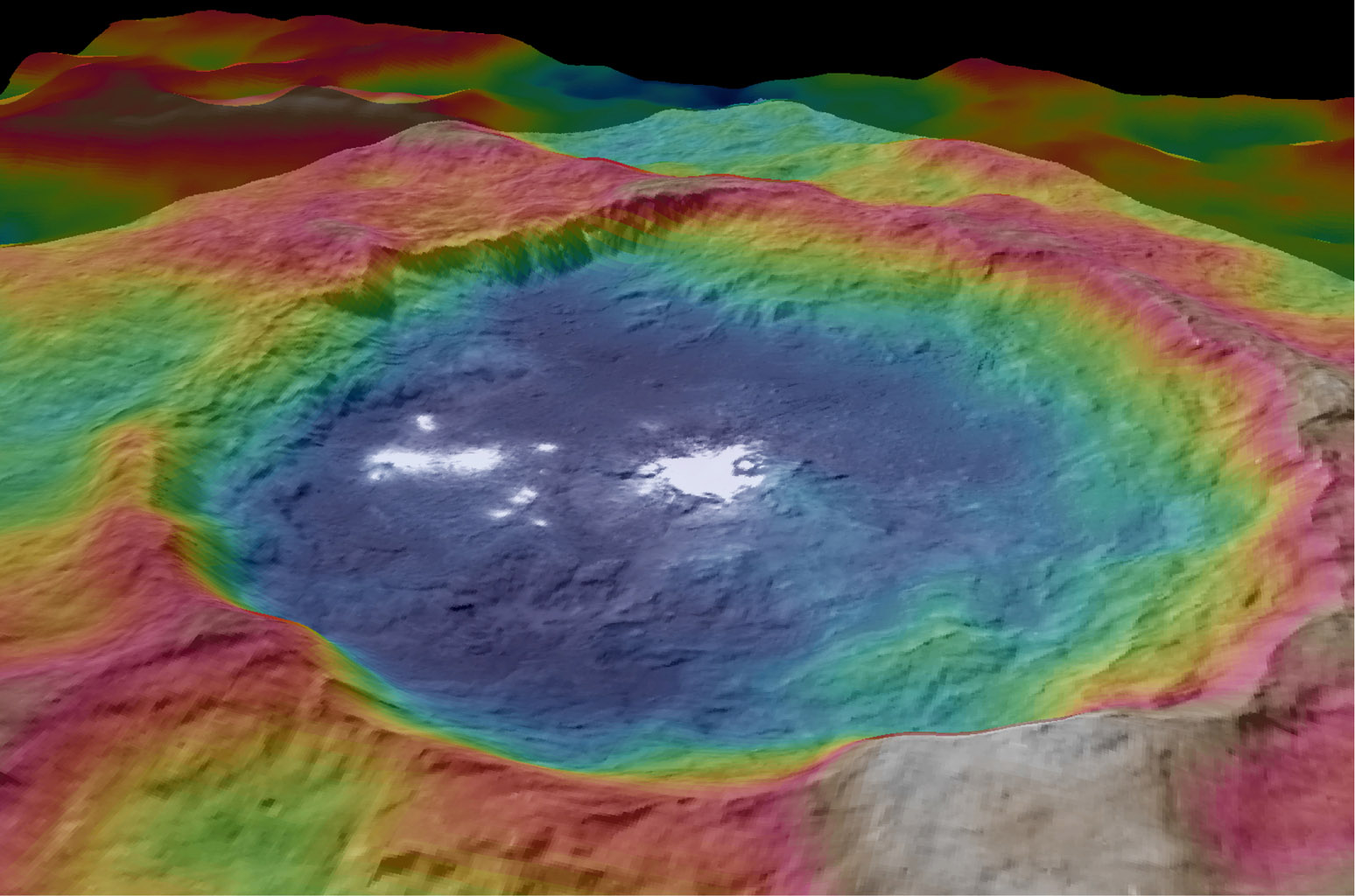 Large de 90 km, le cratère Occator doit sa célébrité aux énigmatiques taches blanches parsemées en son sein. Les couleurs correspondent aux différences d’altitude : en bleu, les plus basses et en rouge, les plus élevées. © Nasa, JPL-Caltech, UCLA, MPS, DLR, IDA