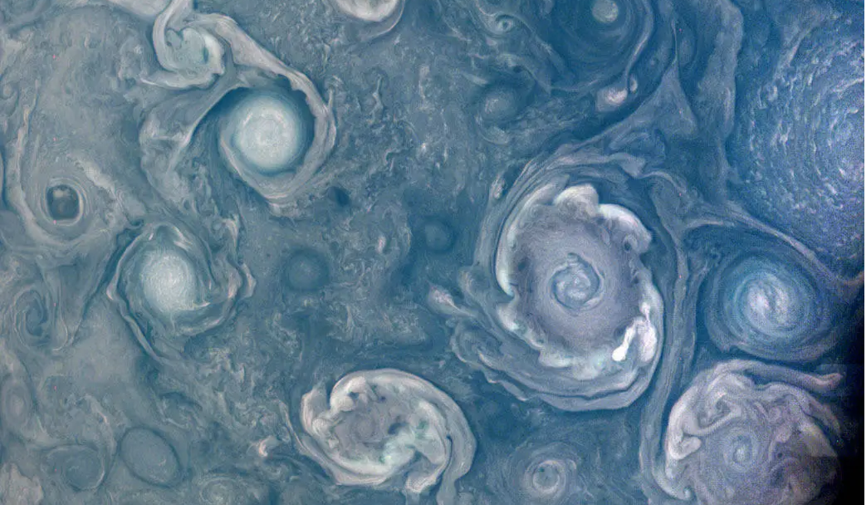 Lors de sa 54e orbite autour de Jupiter cette année, la sonde Juno de la Nasa nous a dévoilé un nouveau cliché de cette géante gazeuse et de son atmosphère tumultueuse, gouvernée par des cyclones géants. © Nasa, JPL-Caltech, SwRI, MSSS, Brian Swift