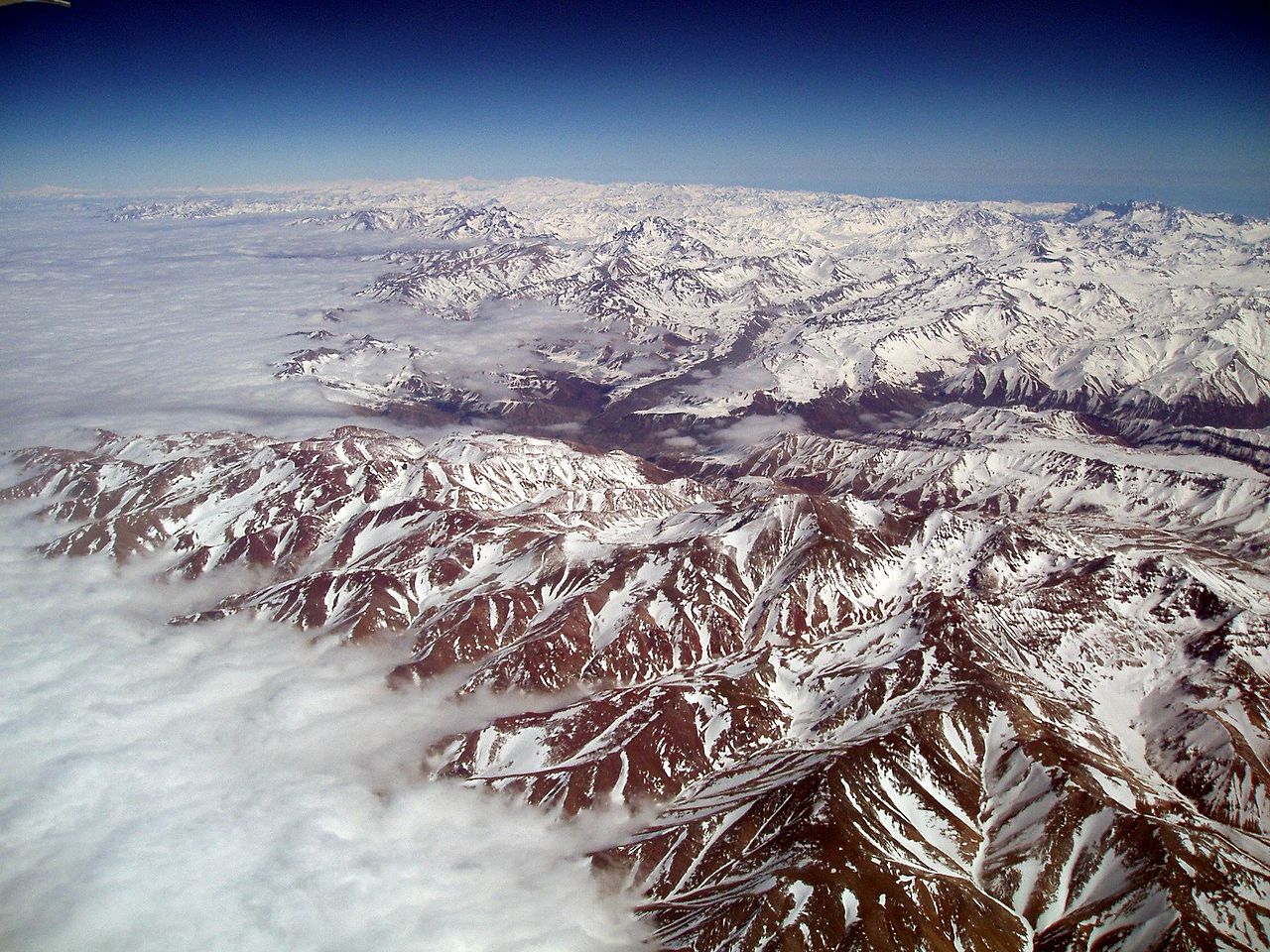 Quelle est la plus longue chaîne de montagnes du monde