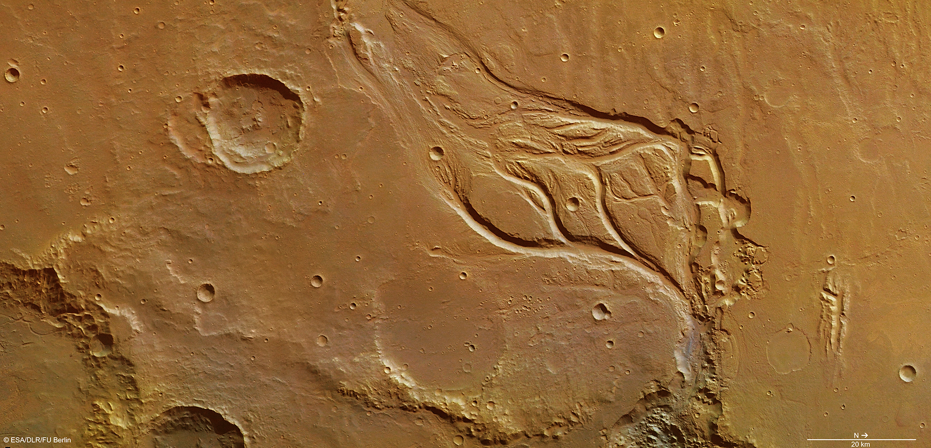 La surface de Mars est sillonnée de nombreux chenaux, témoins de l'écoulement passé d'anciennes rivières (ici sur Osuga Valles). © ESA/DLR/FU Berlin, CC by-sa&nbsp;3.0 IGO&nbsp;&nbsp;