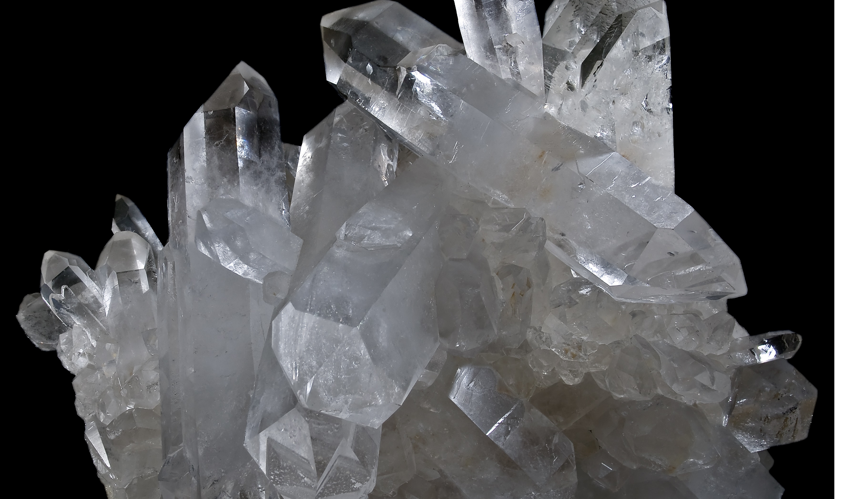 Le quartz est le minéral le plus fréquent à la surface de la Terre. Qu'en est-il du plus rare ? © Didier Descouens, Wikimedia Commons, CC by-sa 4.0