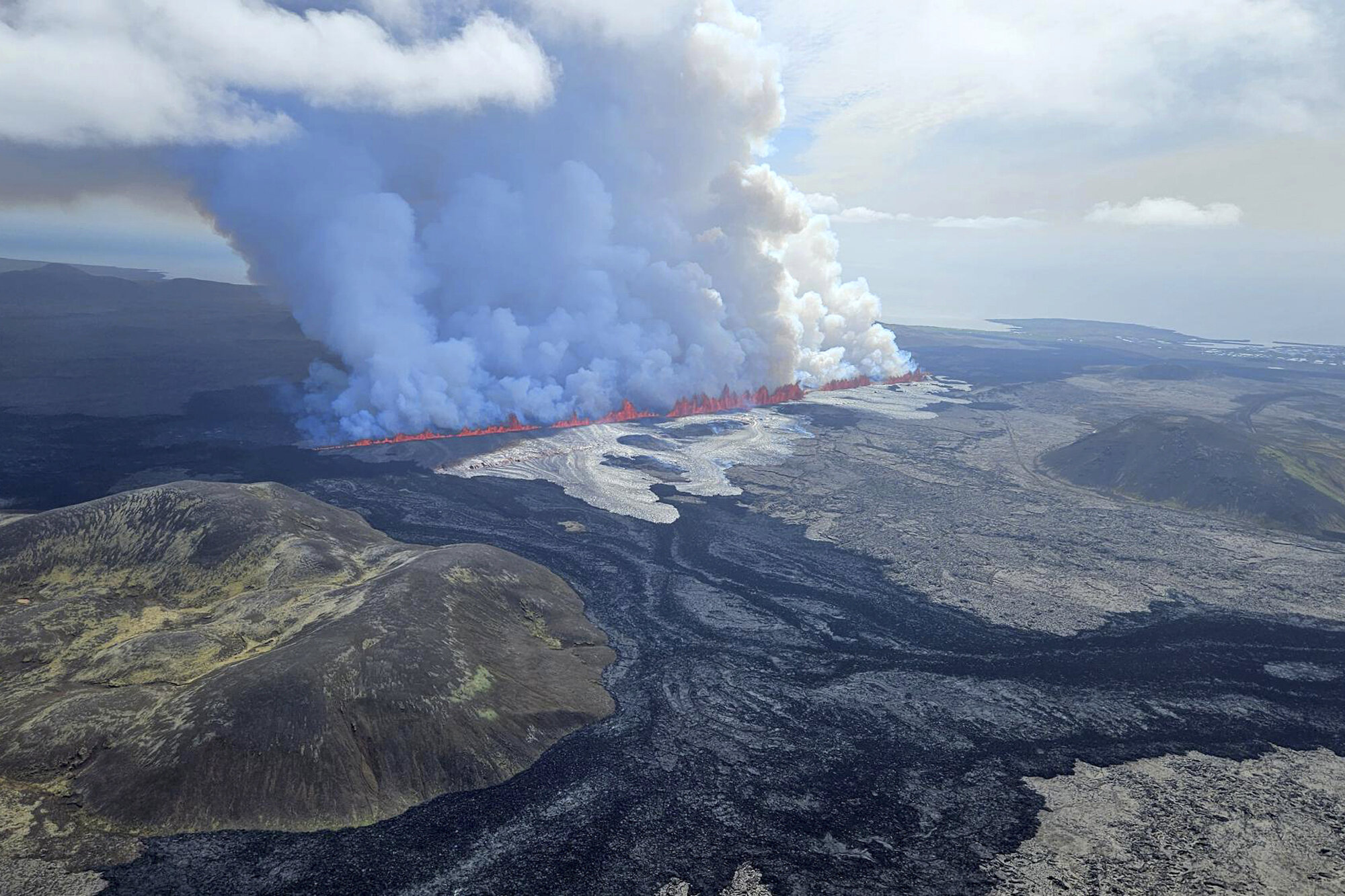 Une nouvelle éruption fissurale s'est déclenchée en Islande le 29 mai 2024. © Birn Oddsson, Iceland Civil Defense