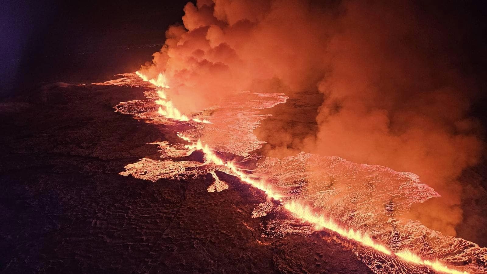 Fissure éruptive de l'éruption du 18 décembre 2023 sur la péninsule de Reykjanes, en Islande. © Icelandic Coast Gard