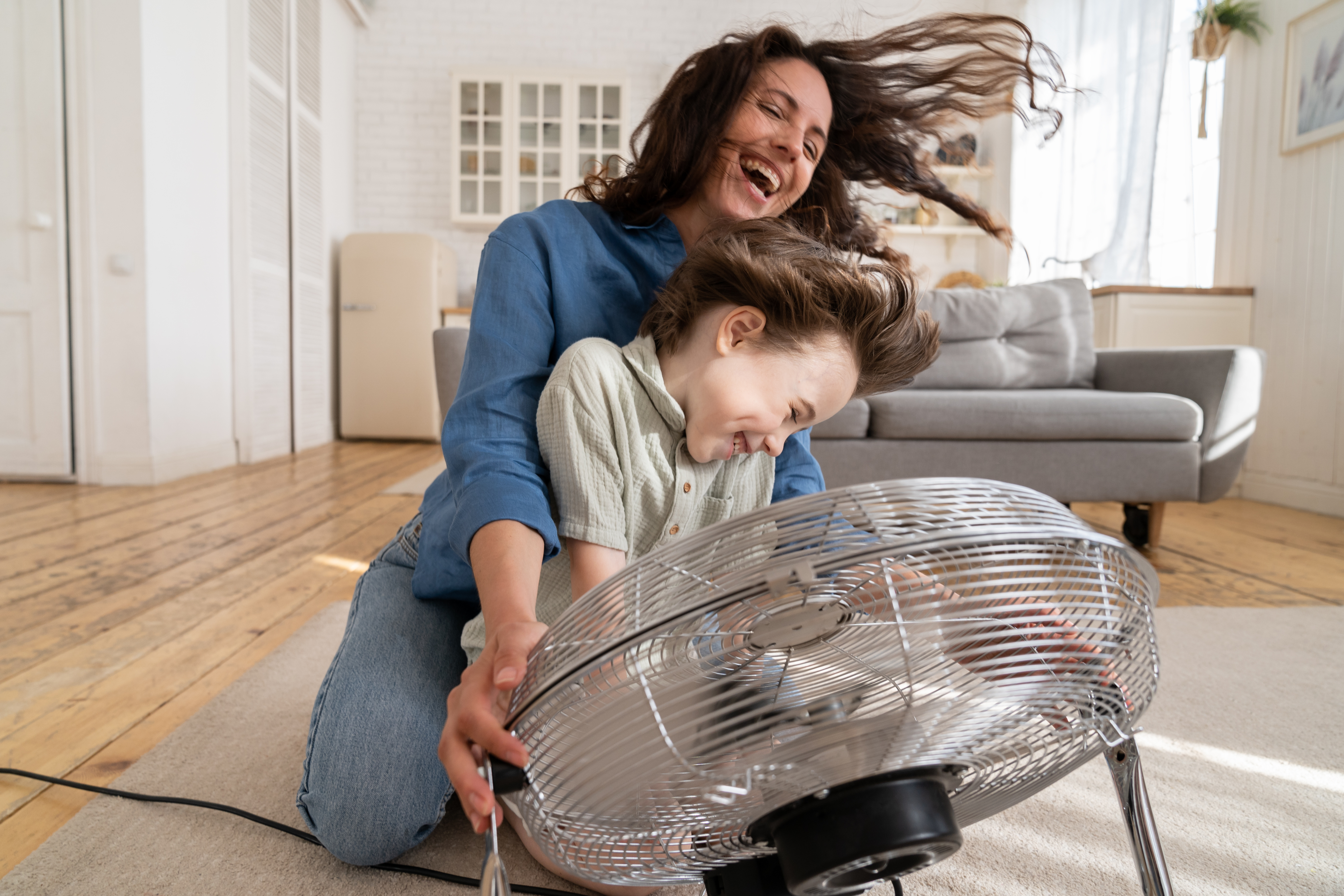 Les fortes chaleurs arrivent, c'est le moment d'équiper votre domicile d'un ventilateur performant © DimaBerlin, Adobe Stock