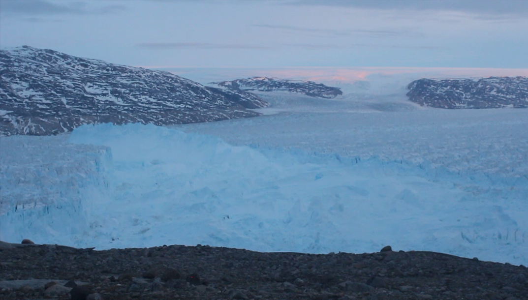 La rupture spectaculaire du glacier Helheim au Groenland