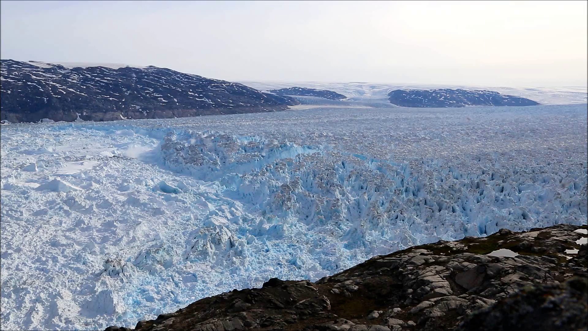 L'impressionnante fonte du glacier Helheim, au Groenland