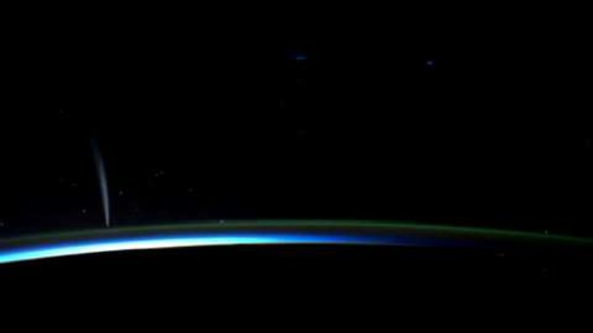 Spectaculaires images de la comète Lovejoy depuis l’ISS