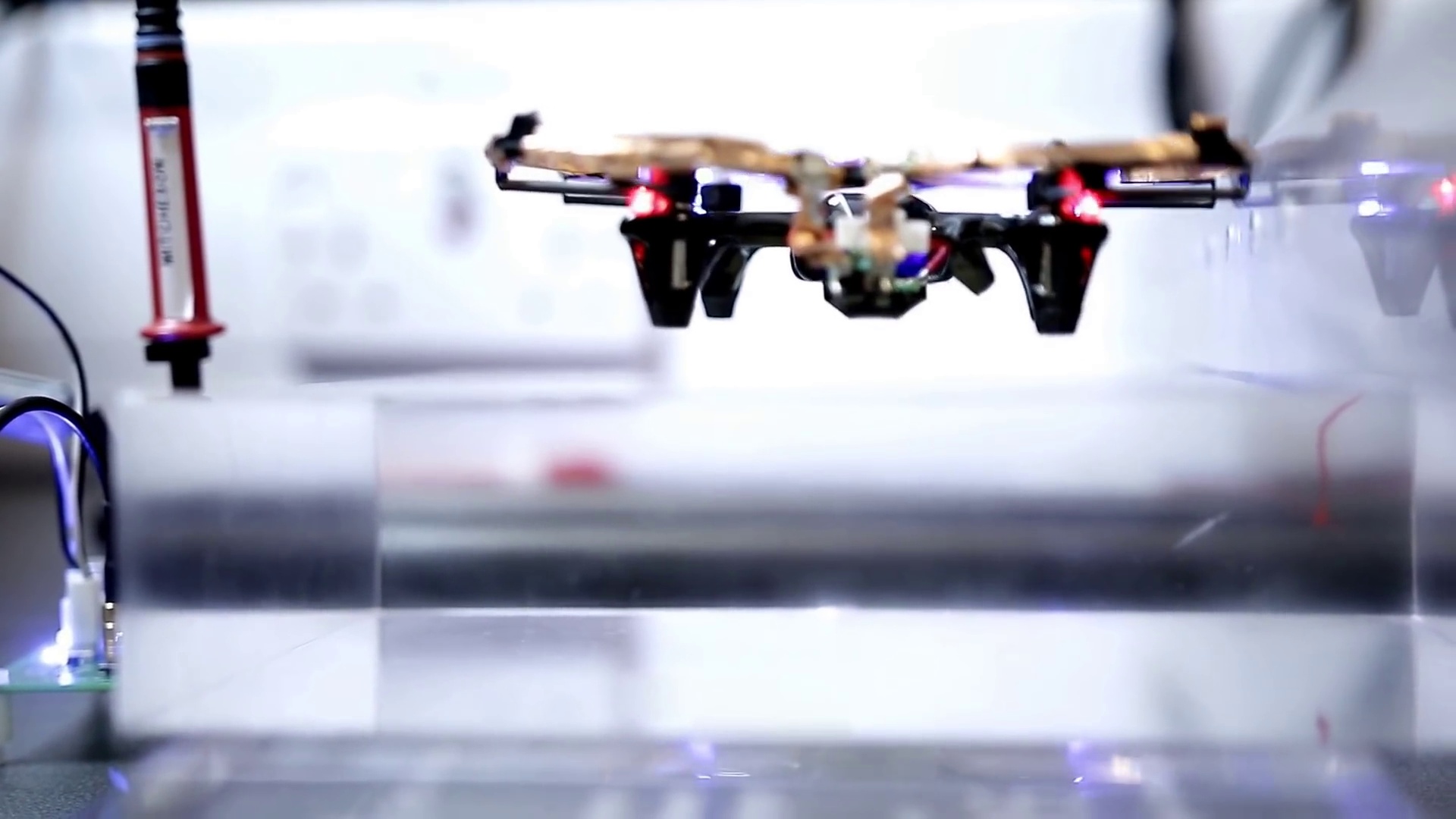 Ce drone vole sans batterie grâce à l’induction électromagnétique