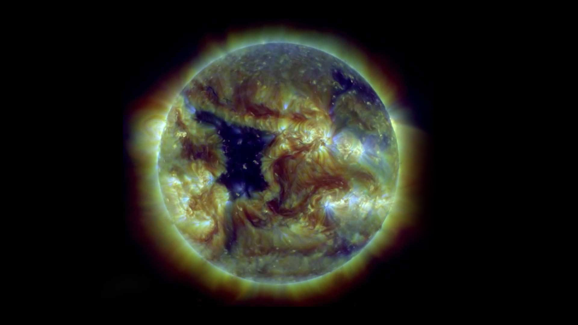 Un trou coronal atteint l’équateur du Soleil