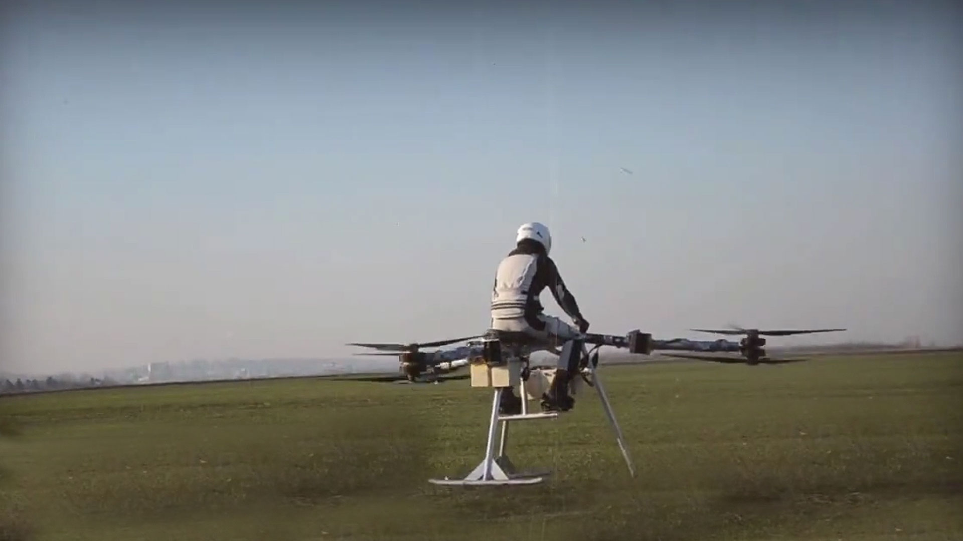Flike, le premier tricoptère électrique au monde décolle avec succès