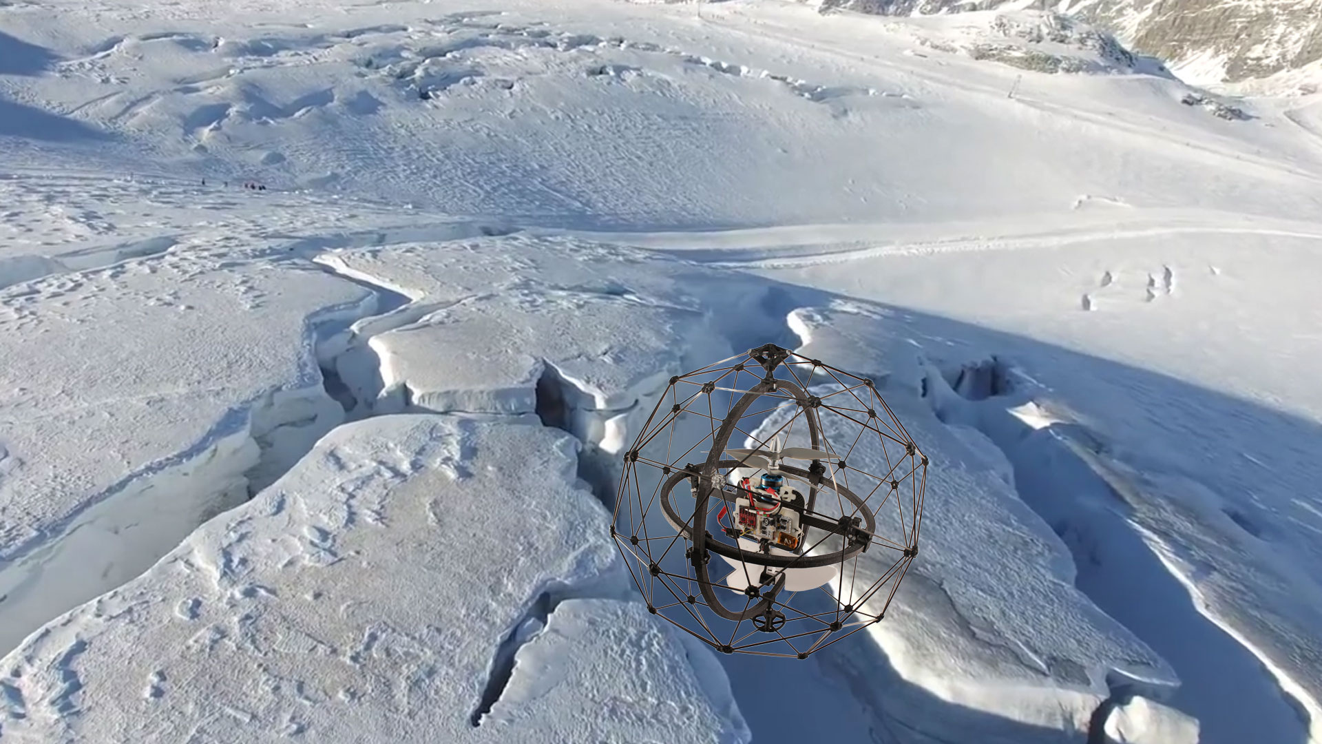 Un drone à l'épreuve des crashs vole dans une crevasse