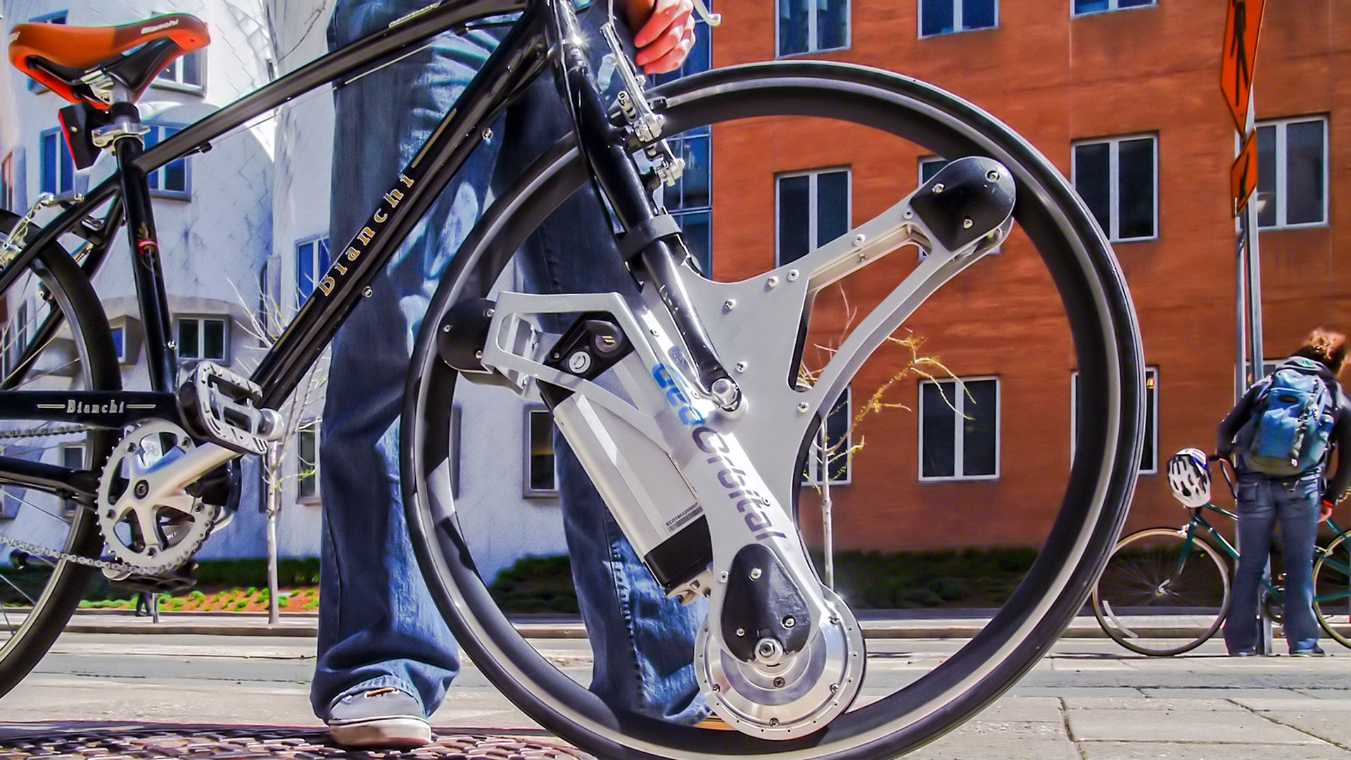 Avec cette roue, un simple vélo devient électrique