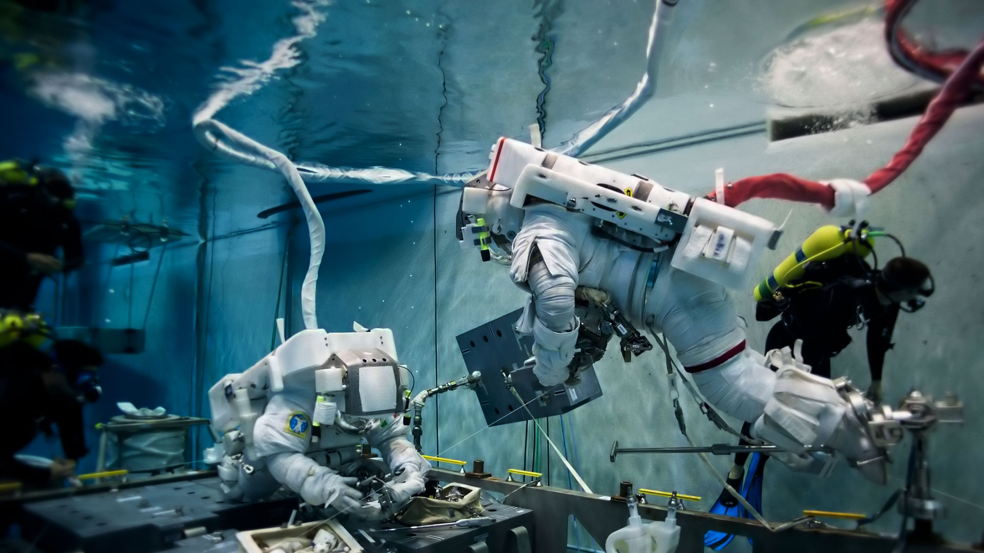 L'entraînement en piscine des astronautes de l'ISS